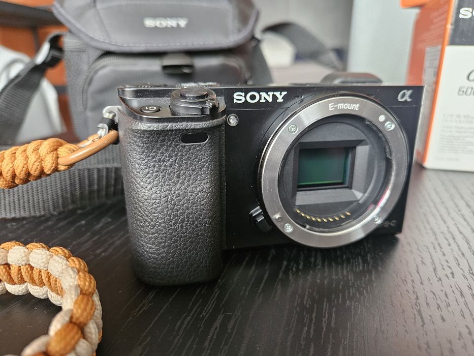 Sony A6000 + Sony FE 85mm f/1.8