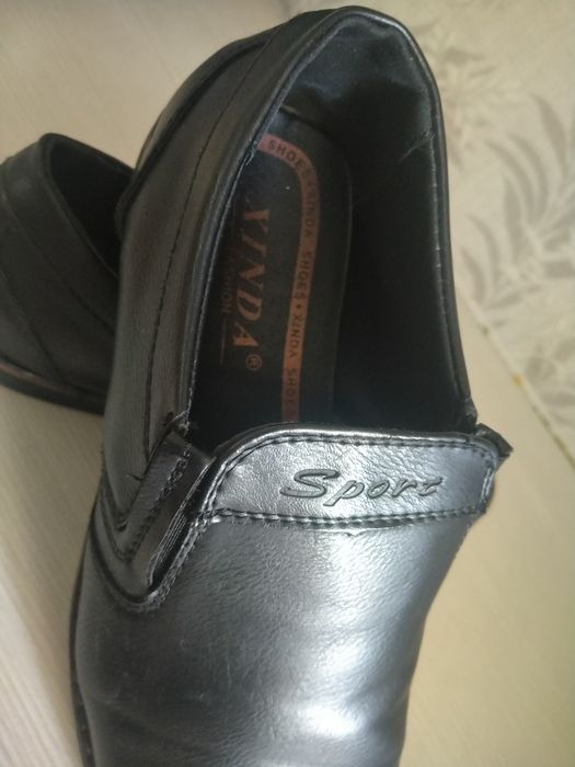 Спортивные туфли