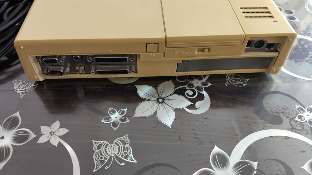 Ретро компютър Toshiba T1200