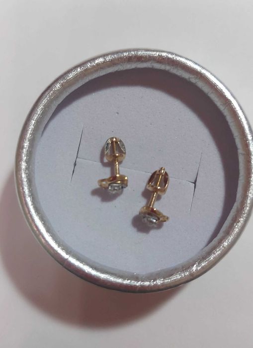 Продам золотые серьги.