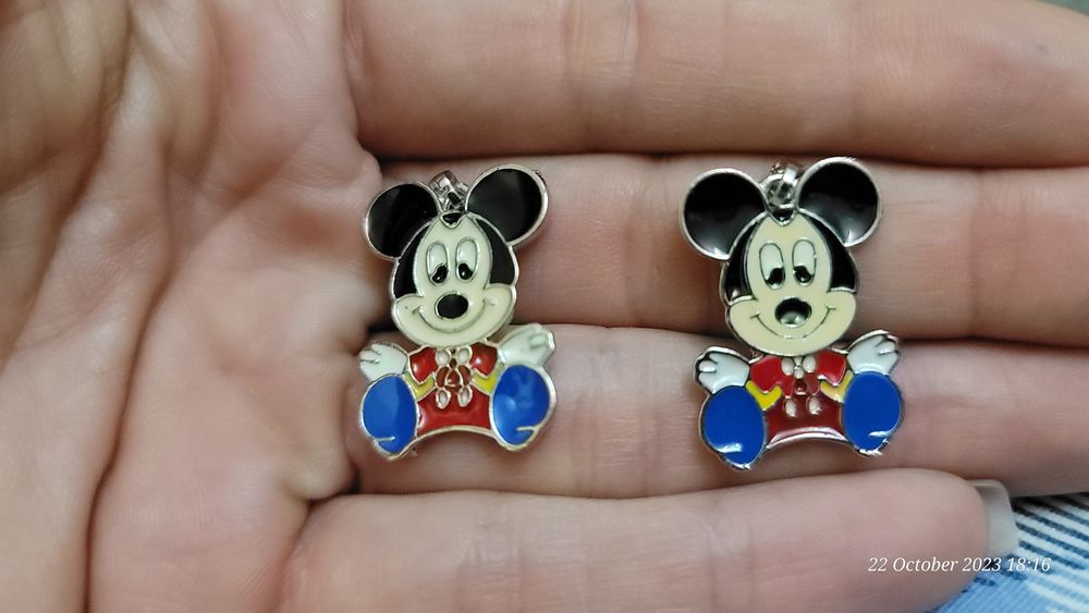 Pandantive pentru copii/ pin-uri cu hello kitty /Mickey Mouse