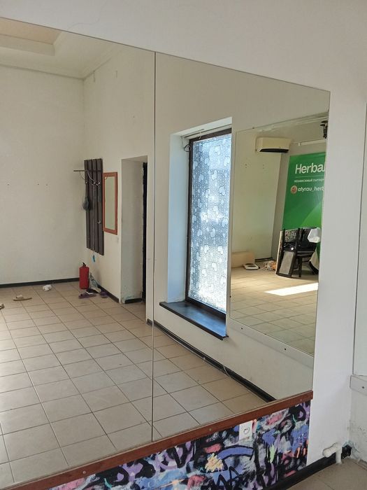 Продам на Стенное зеркало