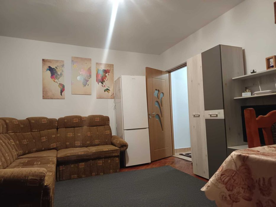 Închiriez apartament