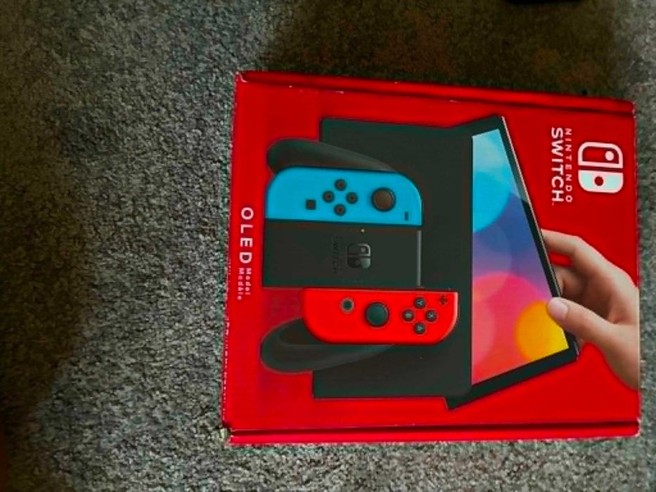 De vânzare Consolă Nintendo Switch OLED cu pachet uriaș de accesorii și jocuri!