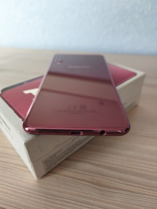 Продам Смартфон Samsung Galaxy A7 64Gb