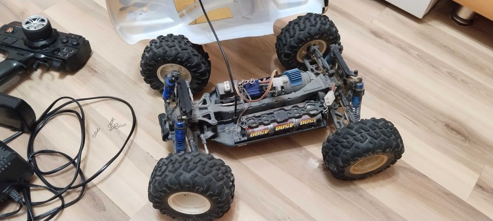 Продам радиоуправляемый джип