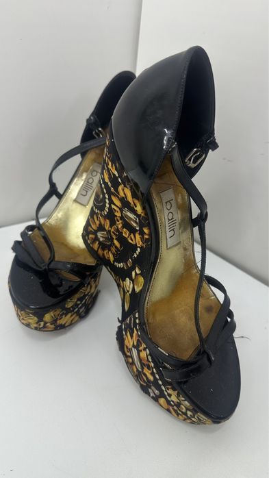 За все 4 пары 25.000