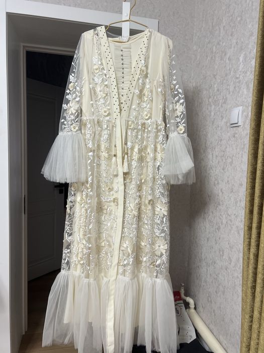 Kelin ansaml kiyimlari sotiladi