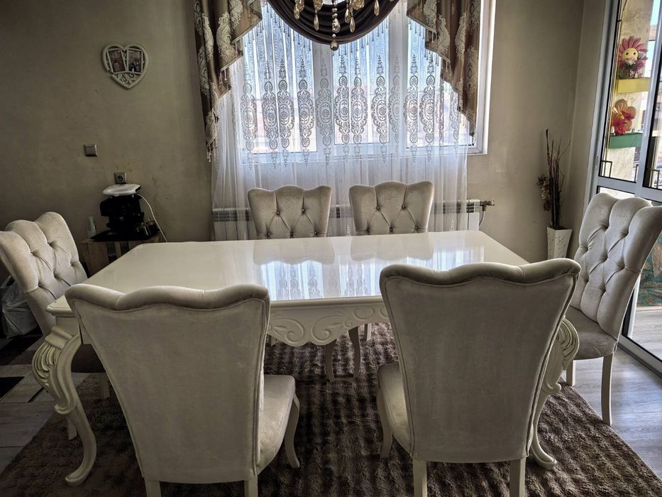 Холна гарнитура  и трапеза маса почти нова