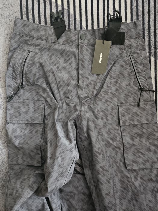 Pantalon Cropp jogger fas gri armata buzunare laterale fermoar si capse