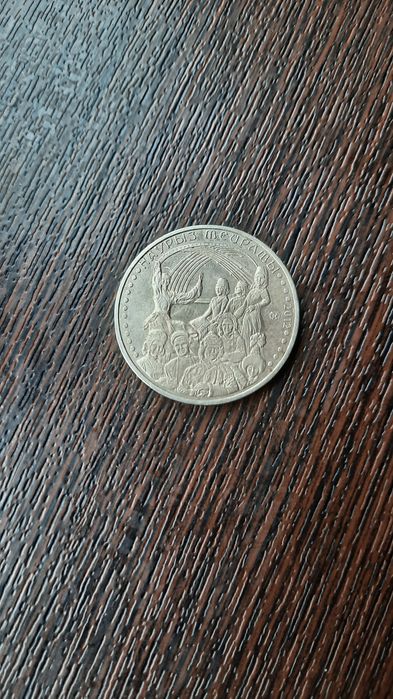 Продам монету за 2000 тенге.