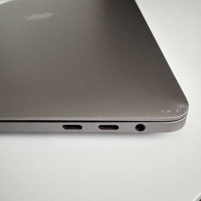 MacBook Pro 15 (i9 / 32GB RAM / 2TB SSD / VEGA 20) – СЕРВИЗИРАН 2023!