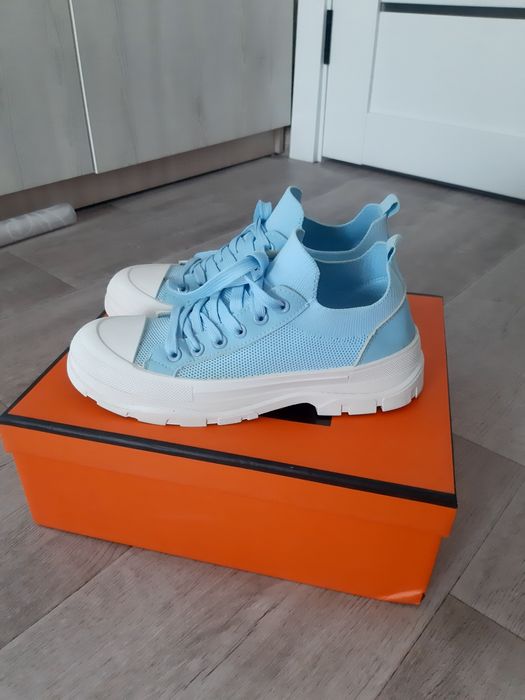 Срочно новые кроссы и босоножки