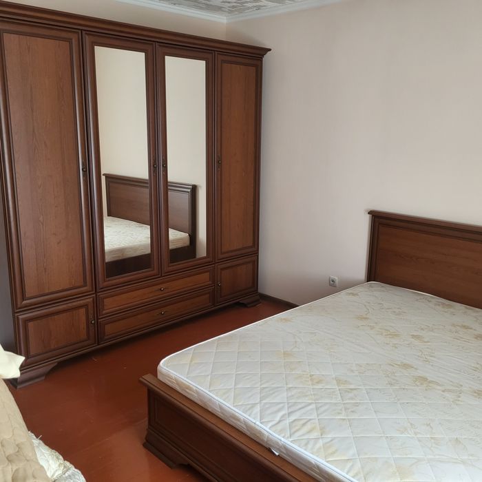 Двуспальная кровать