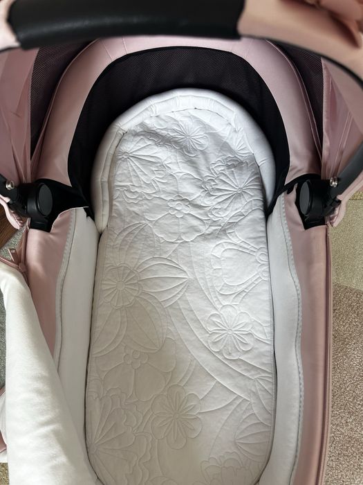 Кош за новородено Cybex Priam Lux SIMPLY FLOWERS