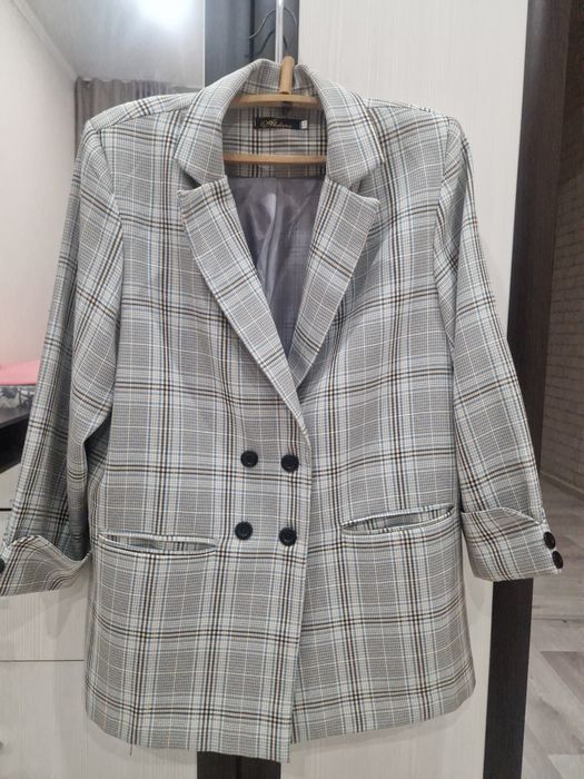 Продам пиджак4000,платье7000