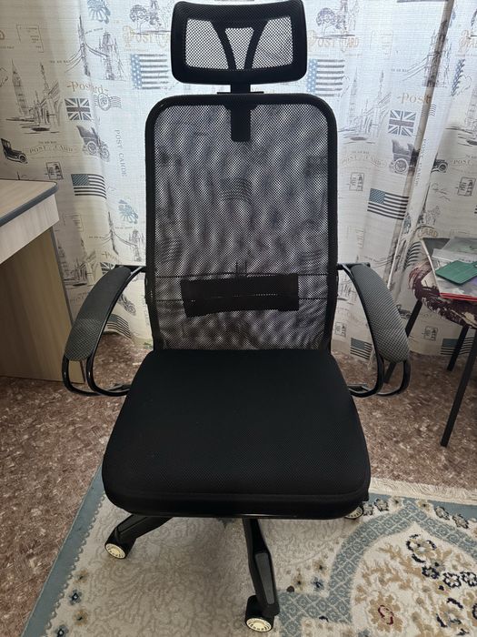Офисное кресло.