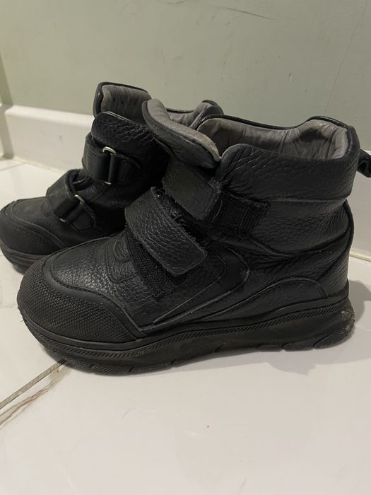 Продам фирменные ботинки