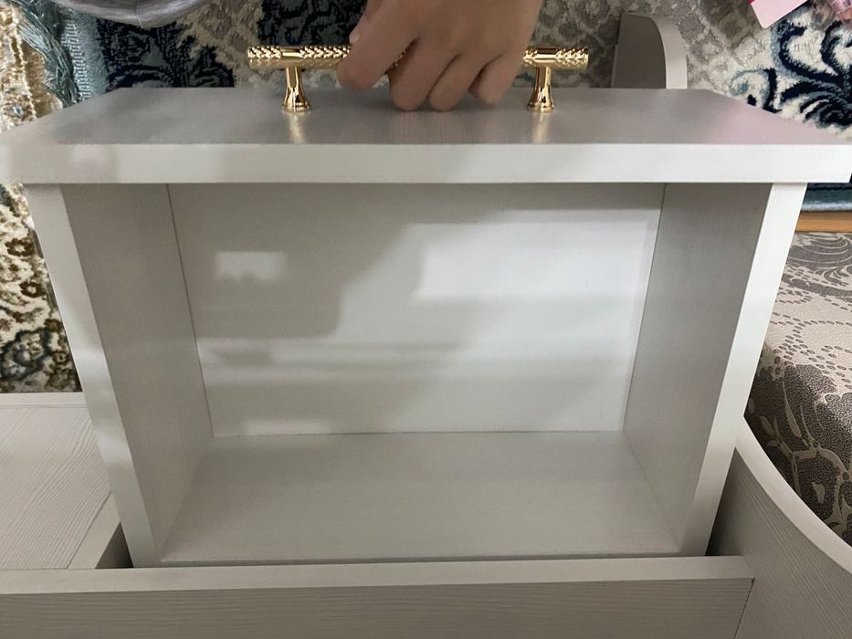 Продам школьный письменный стол