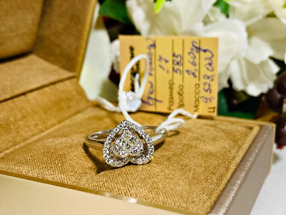 Нежное золотое кольцо с бриллиантами модель – Сердце