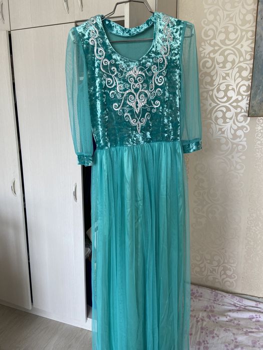 Кажекей көйлегімен сатылады