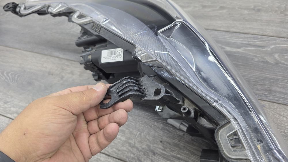 Фара Toyota Corolla e210