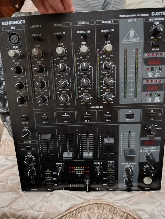 Behringet DJX750