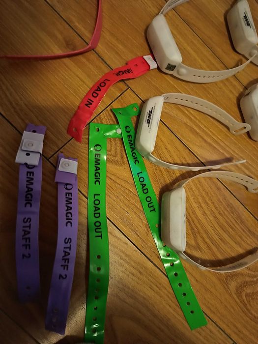 12 bratara concert Coldplay, 6 prevăzute cu lumini/ muzică/fan