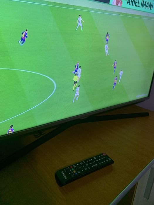 TV Samsung cu diagonala de 40” / 102 cm UHD