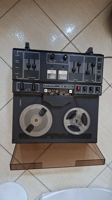 Magnetofon TESLA
