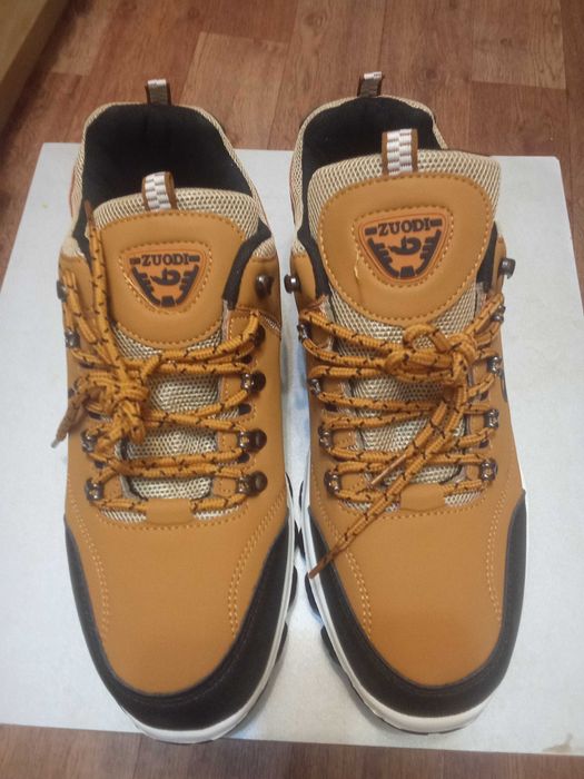 Кроссовки для похода на природу