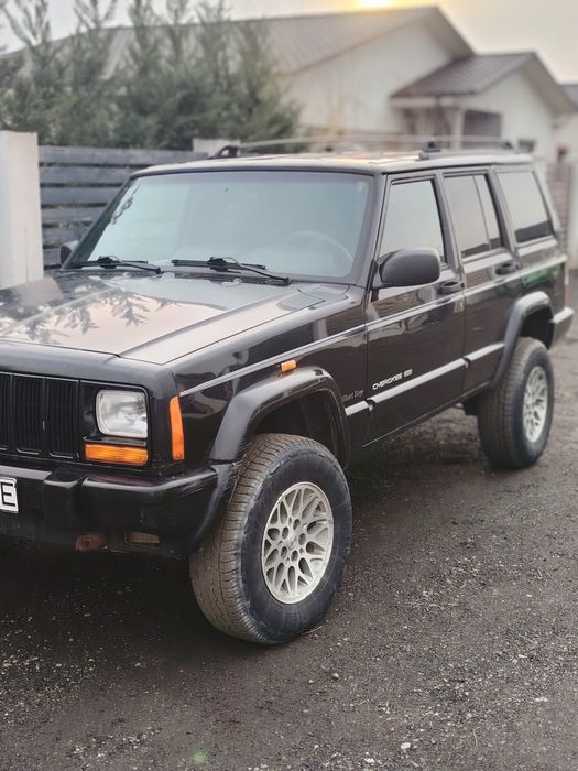Vând jeep cherokee 2.5 TD 116 cai