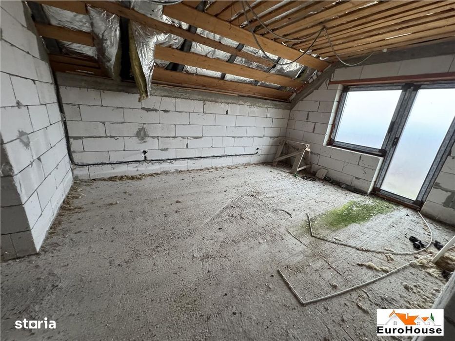 Casa la rosu de vanzare in Alba Iulia