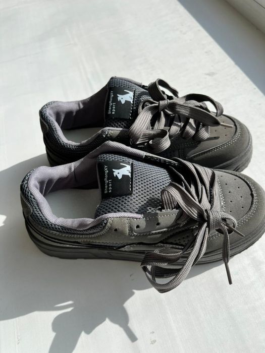 Продам кроссовки