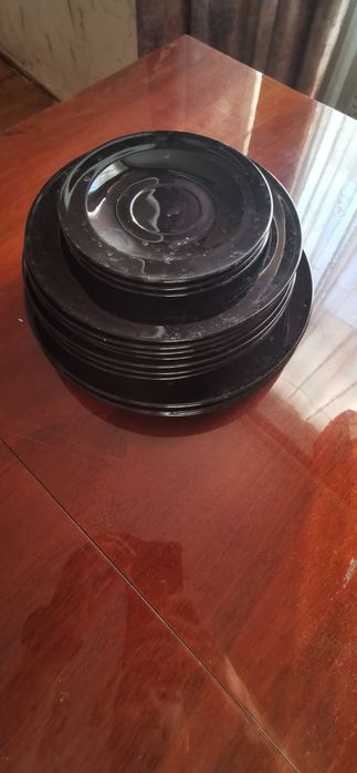 Тарелки чёрного цвета