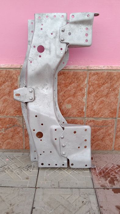 Продается передняя поперечина