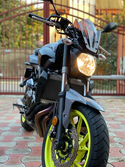 YAMAHA MT-07 2017 practic nou, dar la un preț corect.