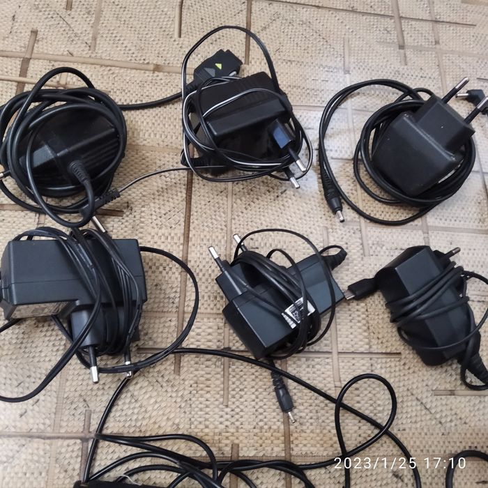 Продам зарядные устройства разные