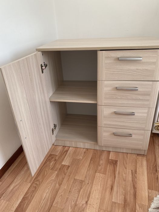 Шкаф айнасымен және комод