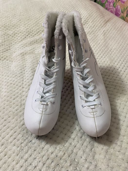 Продажа женских коньков