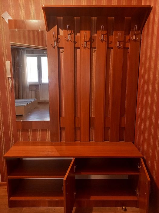 Шкаф - прихожка даром