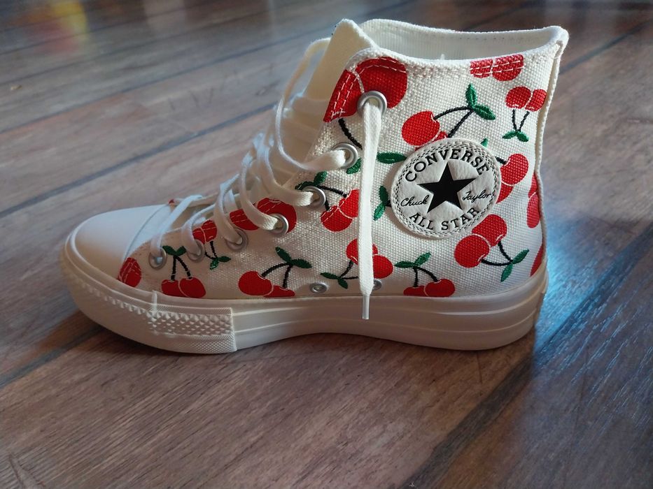 Дамски кецове с черешки CONVERSE Chuck Taylor All Star Lift