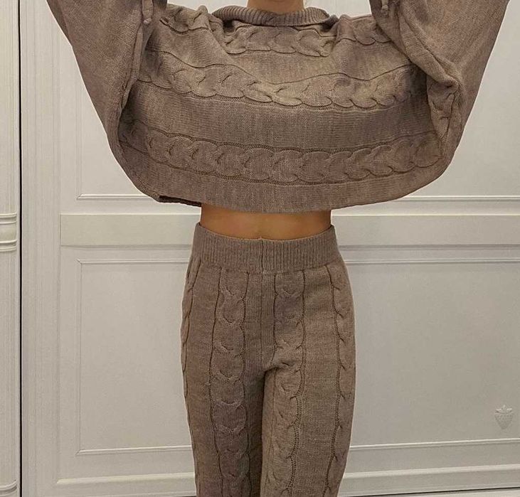 Сет худи и панталон ръчно плетени