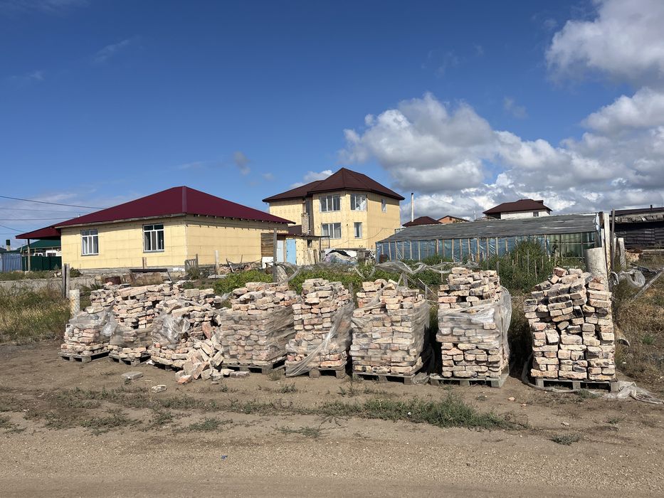 Продаю плиты,блоки и кирпичи