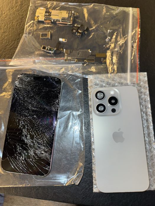 Продавам части за Iphone 15 pro без дисплей и платка
