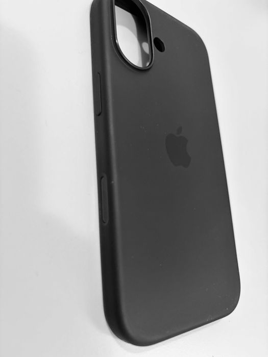 Husa Apple Iphone 17 originala neagra MagSafe nefolosit