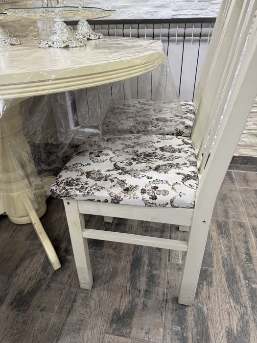 Столы выдвижные вместе со  стульями