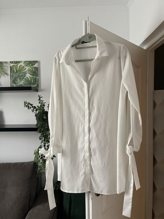 Camasa rochie alba cu aplicatii la maneca