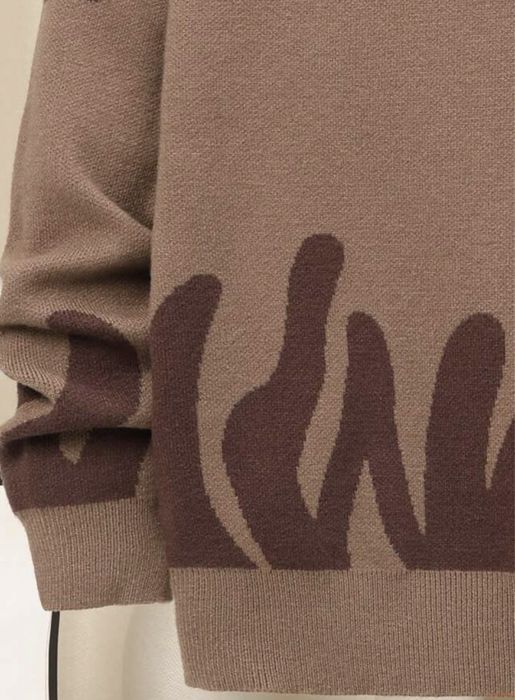 Пуловер с графичен модел