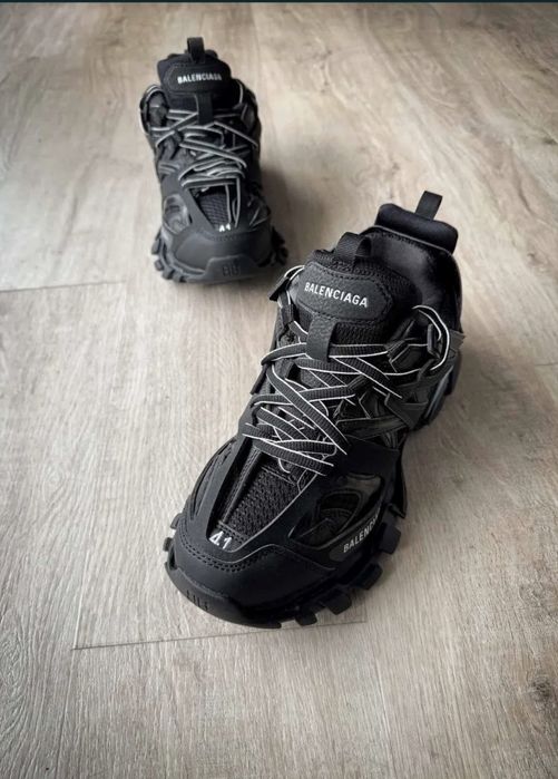 Vand balenciaga track cu led